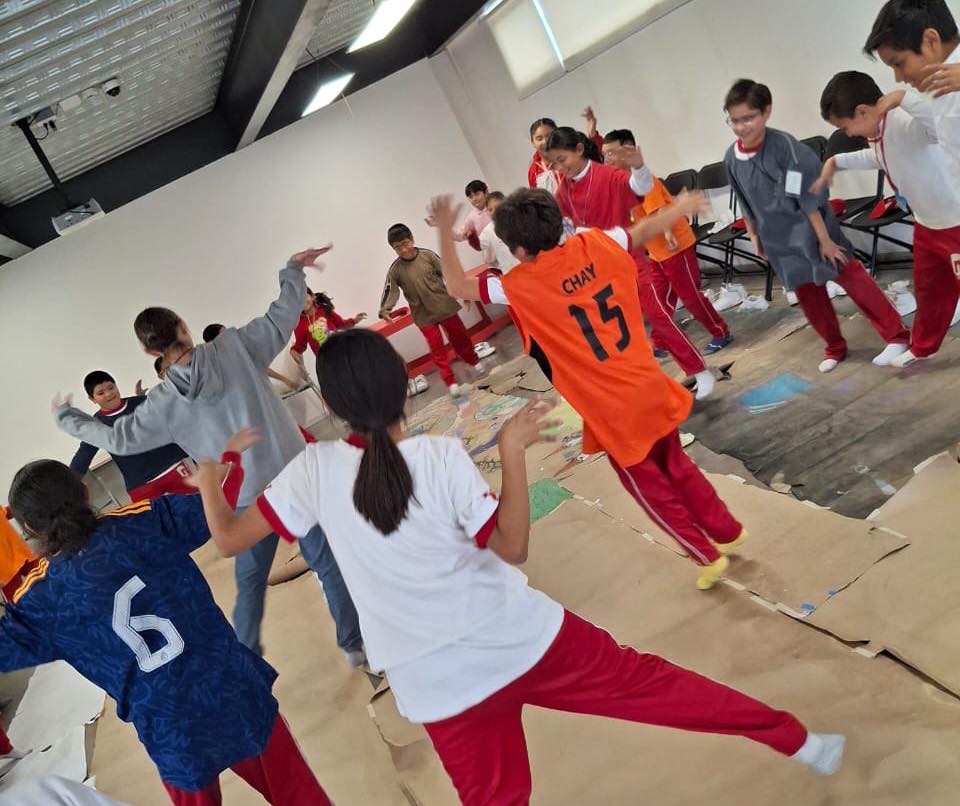 Niños en actividad Búú